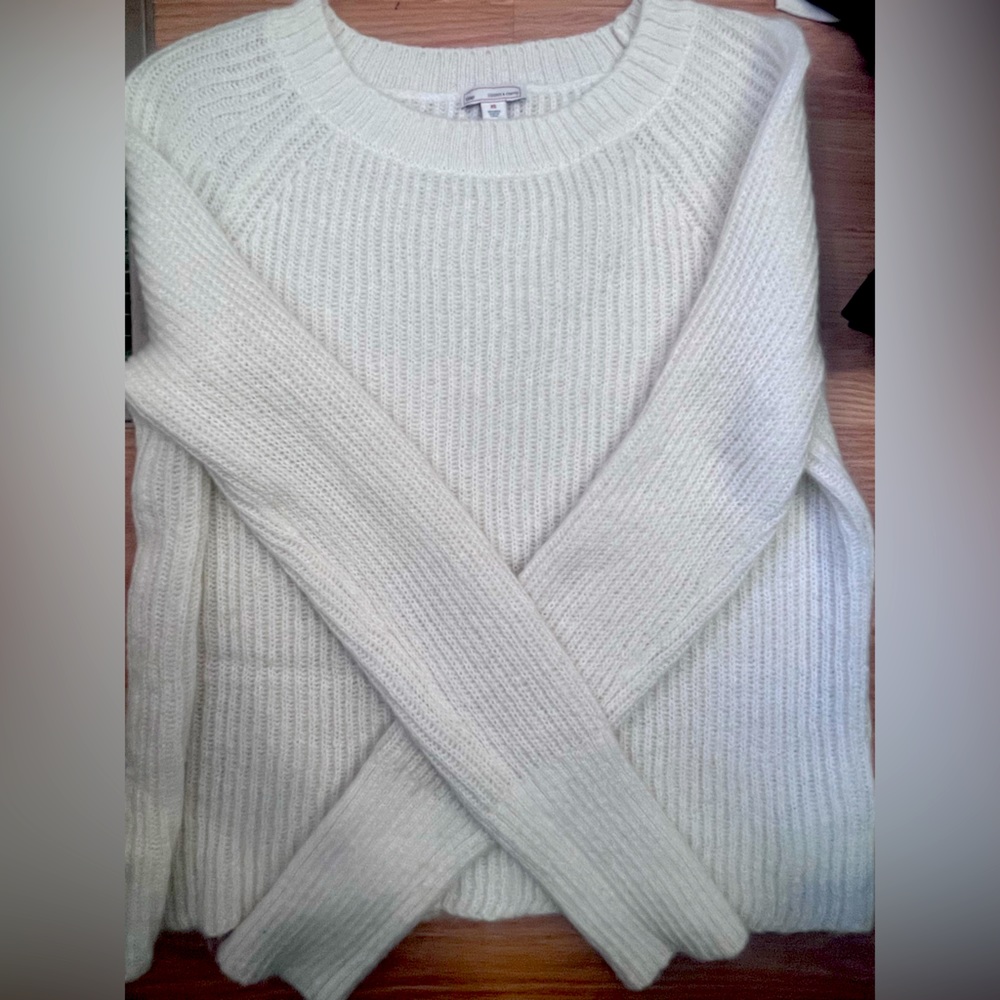 THE GAP SWEATER white